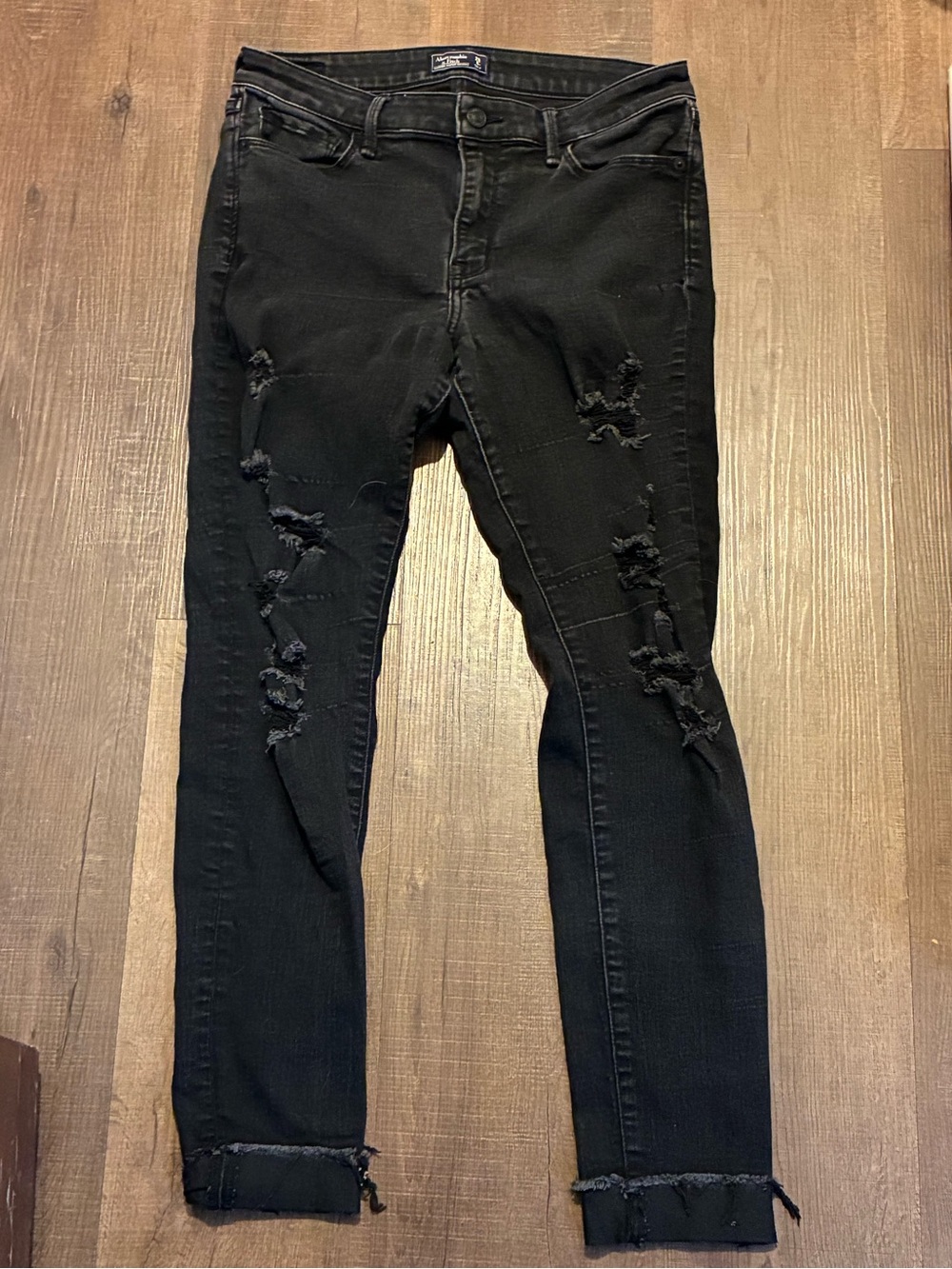 Abercrombie & Fitch Black Distressed Skinny Jeans Women’s size 6